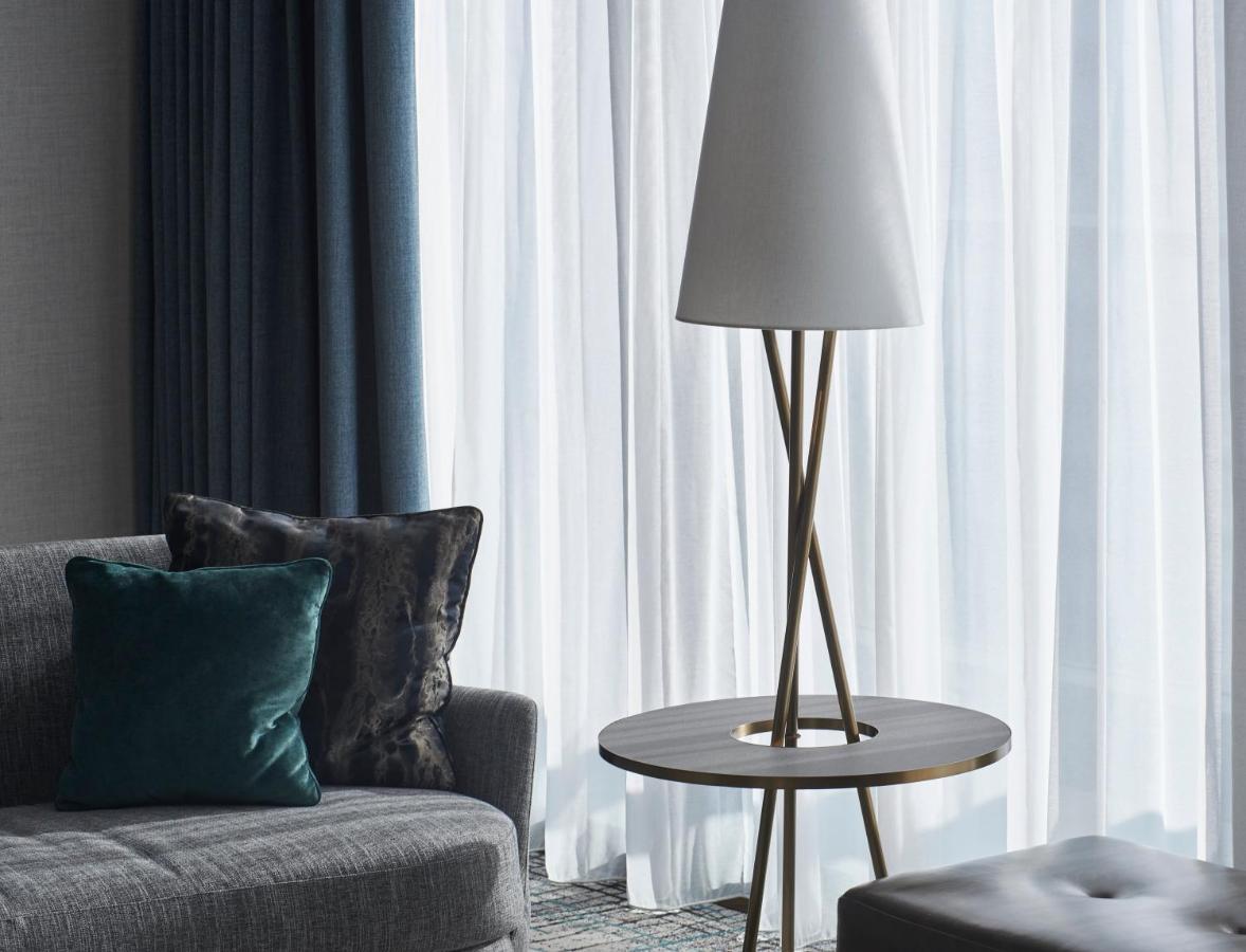 Готель Kimpton Maa-Lai Bangkok By Ihg Екстер'єр фото Floor lamp