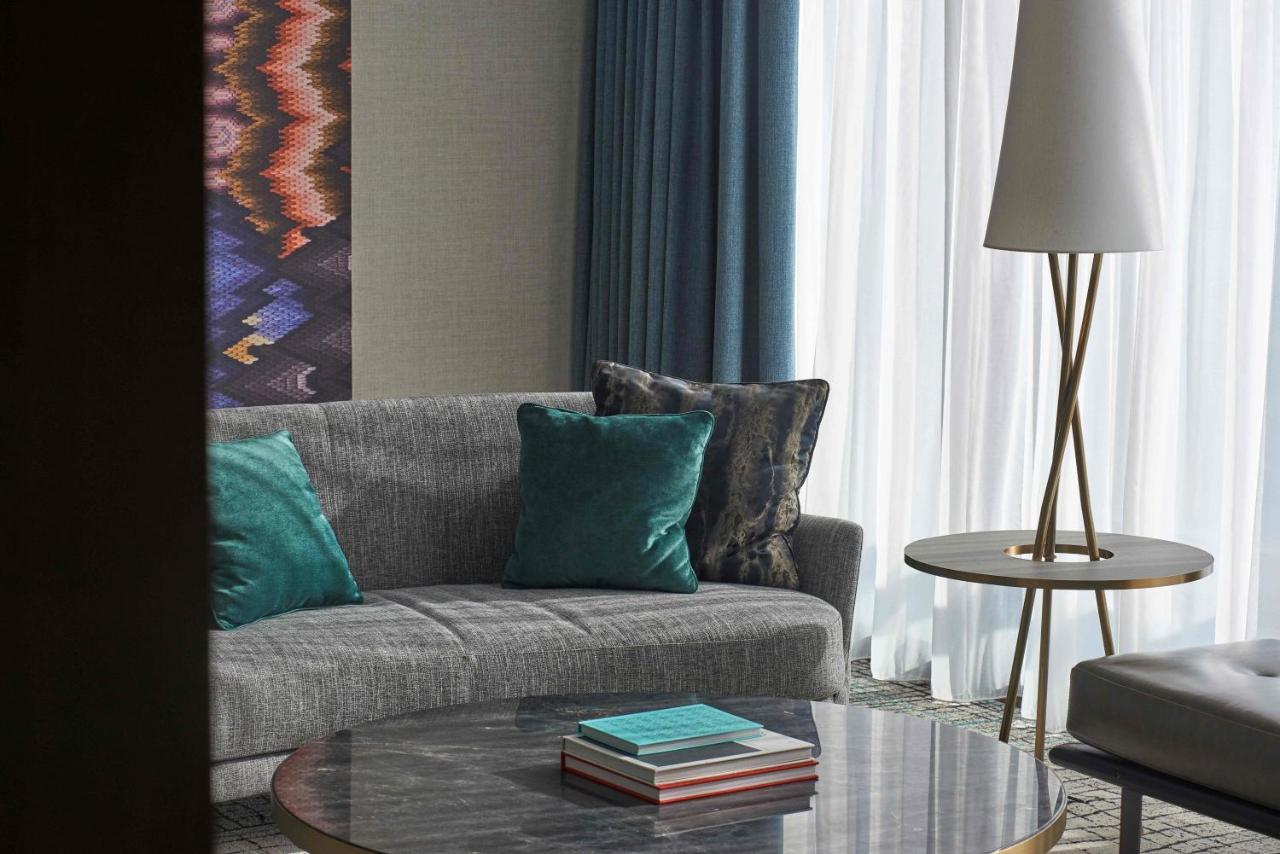 Готель Kimpton Maa-Lai Bangkok By Ihg Екстер'єр фото A living room at the hotel
