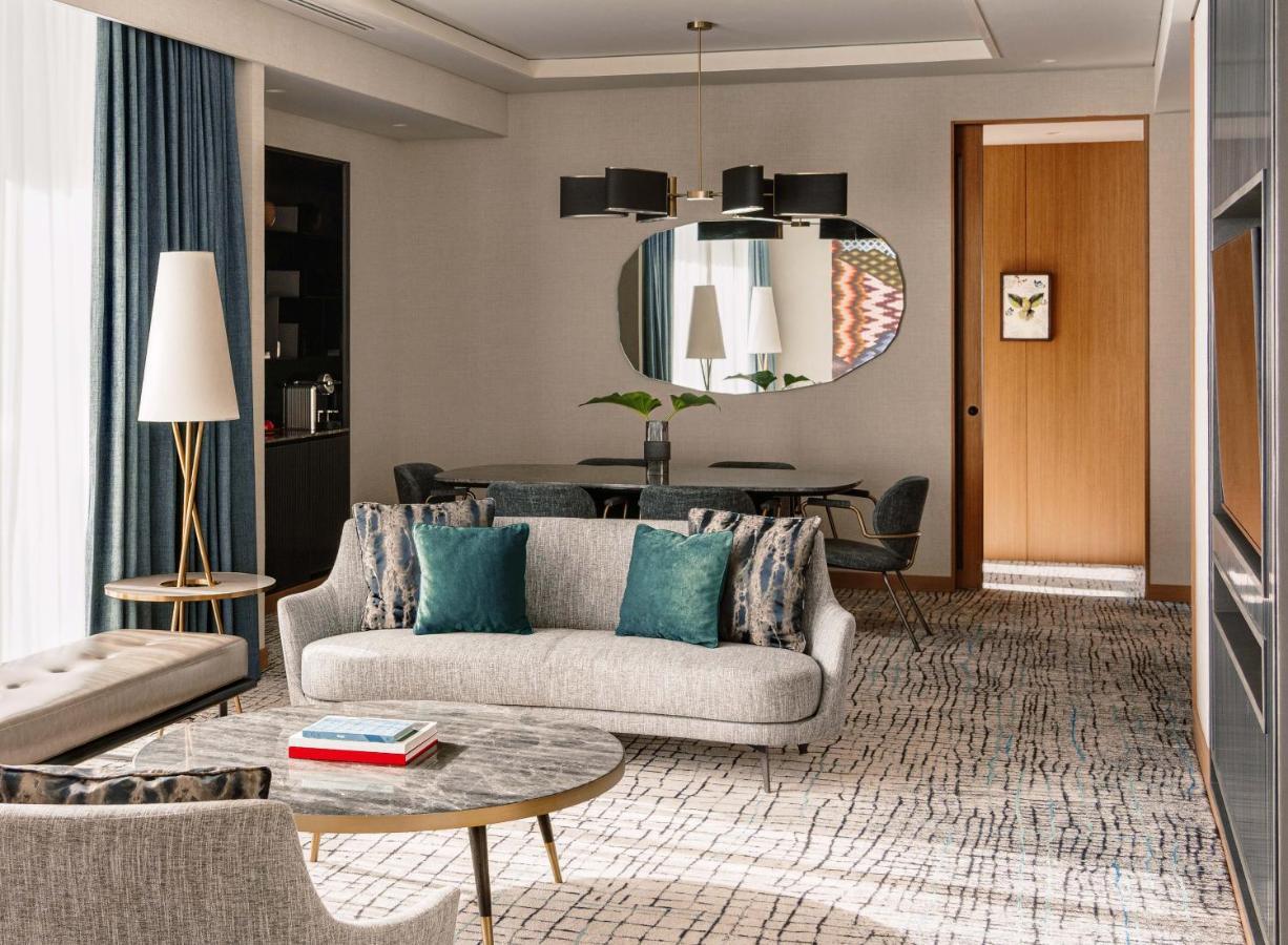 Готель Kimpton Maa-Lai Bangkok By Ihg Екстер'єр фото A suite at The Standard London
