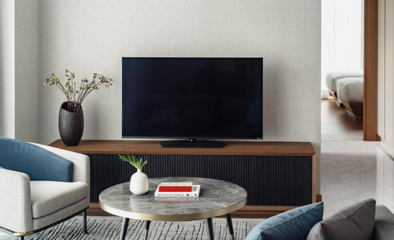 Готель Kimpton Maa-Lai Bangkok By Ihg Екстер'єр фото A television set