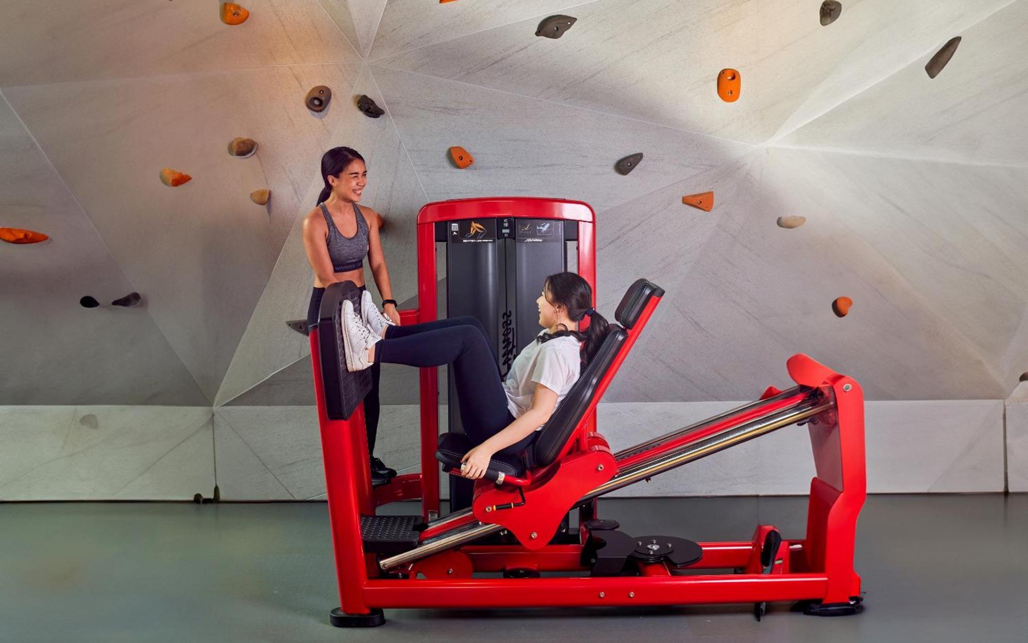 Готель Kimpton Maa-Lai Bangkok By Ihg Екстер'єр фото Leg press machine